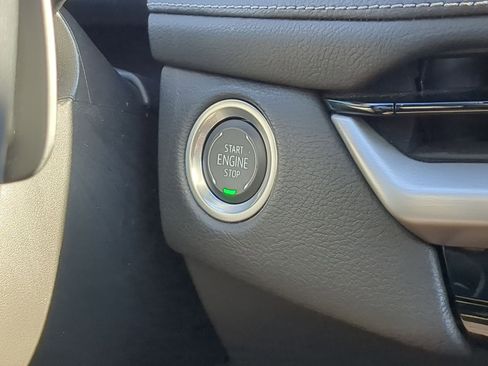 Used 2025 Cadillac XT4 Premium Luxury image 19