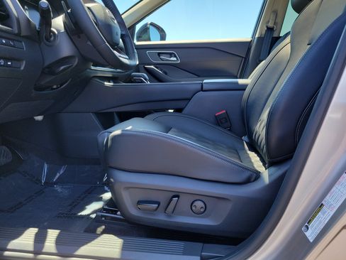 Certified 2026 Nissan Rogue Platinum w/ Platinum Premium Package AWD/4WD image 16