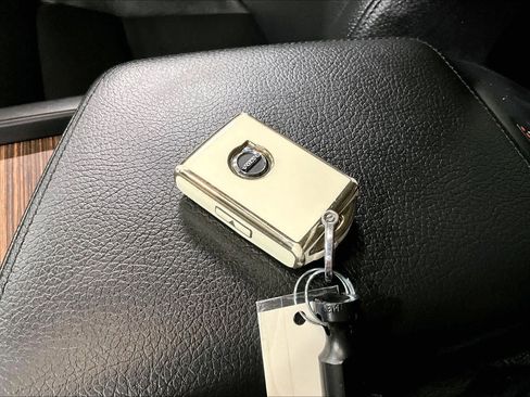 Used 2022 Volvo XC60 B5 Momentum w/ Climate Package image 15