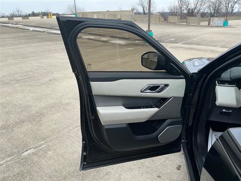 Used 2018 Land Rover Range Rover Velar R-Dynamic SE image 27