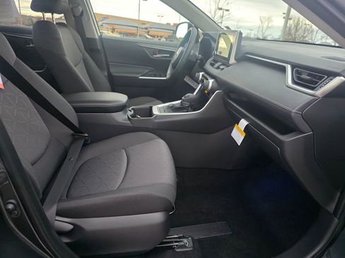 Used 2025 Toyota RAV4 XLE image 28