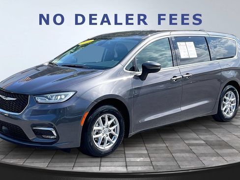 Used 2023 Chrysler Pacifica Touring-L FWD image 1