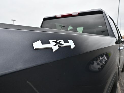 Used 2026 GMC Sierra 1500 SLT AWD/4WD image 11
