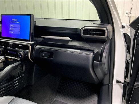 Used 2025 Toyota 4Runner Limited AWD/4WD image 16