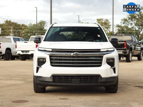 Used 2025 Chevrolet Traverse LT w/ Driver Confidence Package FWD image 2