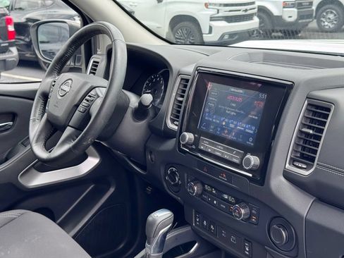Used 2022 Nissan Frontier SV AWD/4WD image 7
