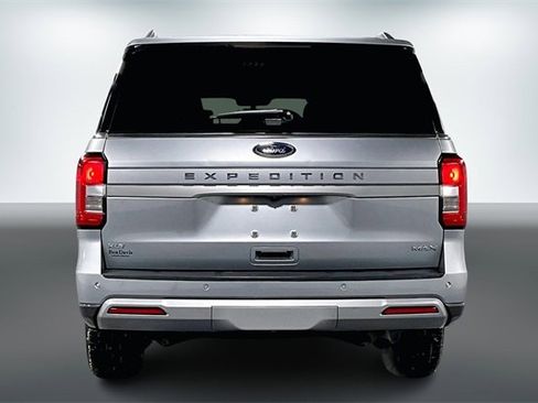Used 2023 Ford Expedition Max XLT image 6