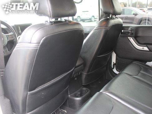 Used 2018 Jeep Wrangler Unlimited Rubicon w/ Cold Weather Group image 20