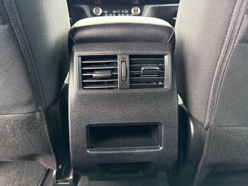 Used 2023 Mitsubishi Outlander ES image 11