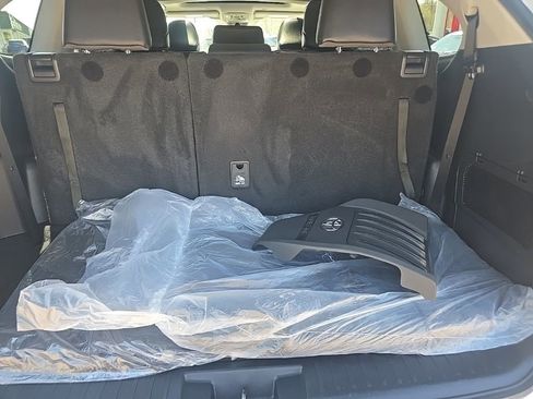 Used 2023 Toyota Highlander XLE image 45