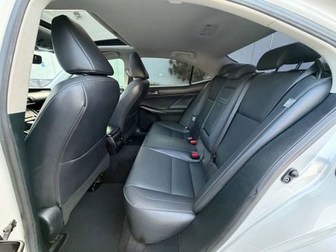 Used 2020 Lexus IS 300 RWD image 11