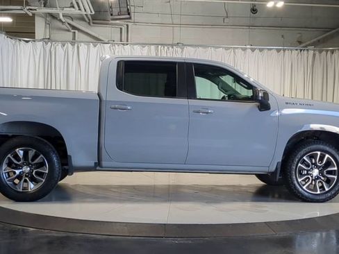 Used 2024 Chevrolet Silverado 1500 LT AWD/4WD image 9