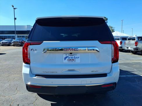 Used 2023 GMC Yukon XL SLT w/ SLT Premium Package image 4
