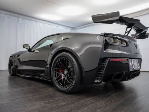 Used 2015 Chevrolet Corvette Z06 w/ 3LZ Preferred Equipment Group RWD image 25