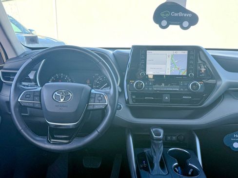 Used 2021 Toyota Highlander XLE image 22