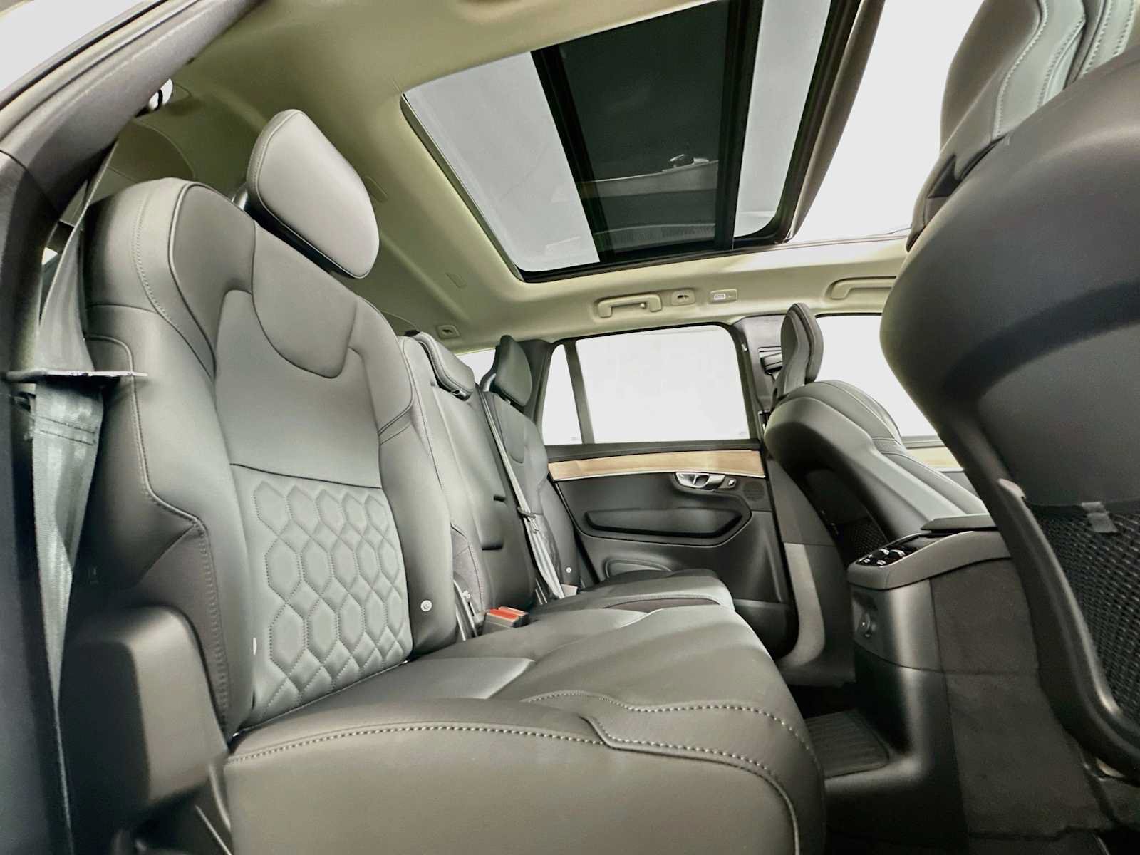 New 2026 Volvo XC90 T8 Plus w/ Protection Package Premier AWD/4WD image 26