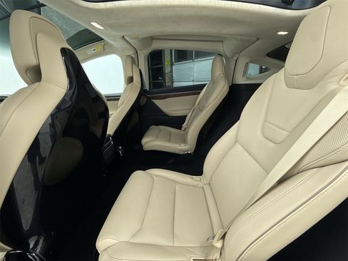 Used 2016 Tesla Model X 90D image 30