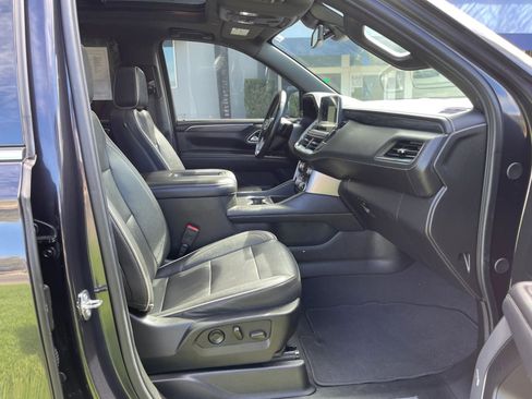 Used 2024 GMC Yukon SLT w/ SLT Premium Package AWD/4WD image 25