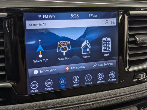 Used 2020 Chrysler Pacifica Limited image 29