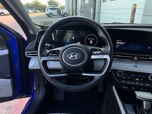 Used 2025 Hyundai Elantra Limited image 14