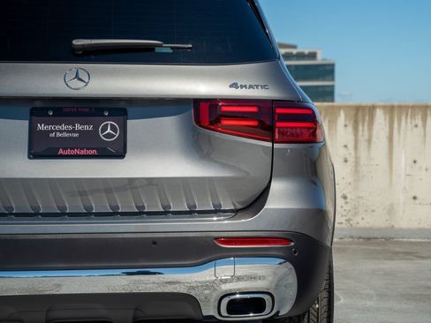 Used 2026 Mercedes-Benz GLB 250 4MATIC image 9