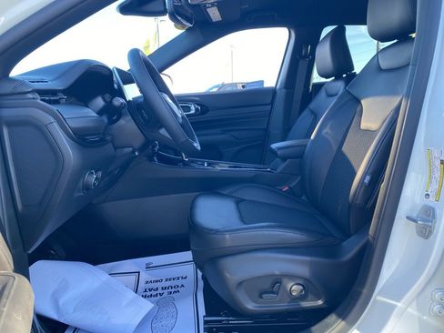 New 2026 Jeep Compass Latitude image 19