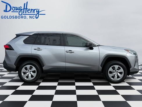 Used 2022 Toyota RAV4 LE FWD image 6