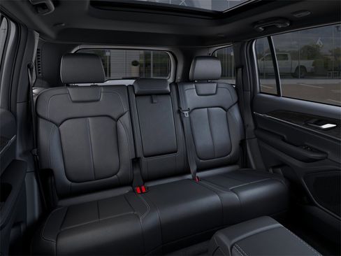 New 2025 Jeep Grand Cherokee Limited w/ MOPAR Finishing Package image 15