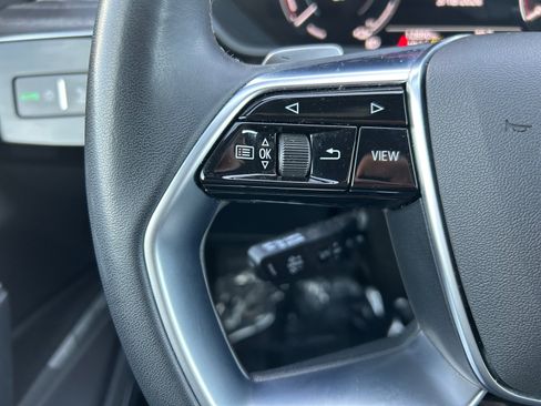 Used 2023 Audi e-tron Premium Plus w/ Premium Plus Package image 8
