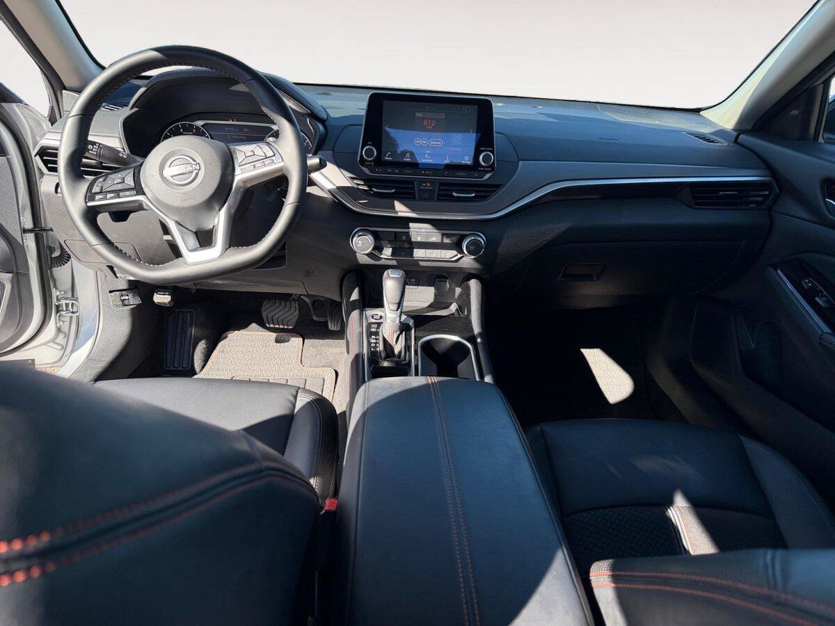Used 2025 Nissan Altima 2.5 SR FWD image 10