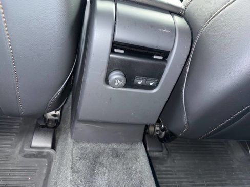 Used 2017 Volvo XC60 T6 Dynamic w/ Climate Package image 18