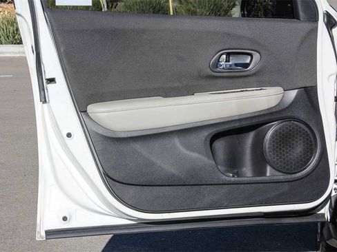 Used 2022 Honda HR-V LX image 21