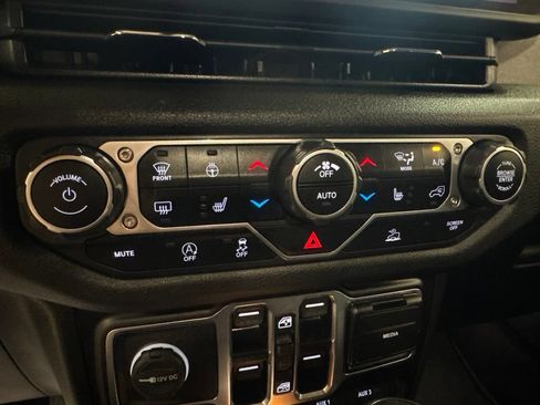 Used 2024 Jeep Gladiator Sport AWD/4WD image 13