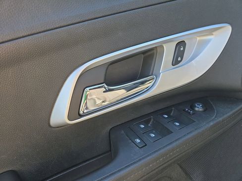 Used 2017 Chevrolet Equinox LT w/ Convenience Package image 14