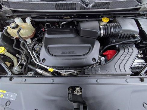 Used 2021 Chrysler Pacifica Touring w/ Uconnect Theater Family Group image 23