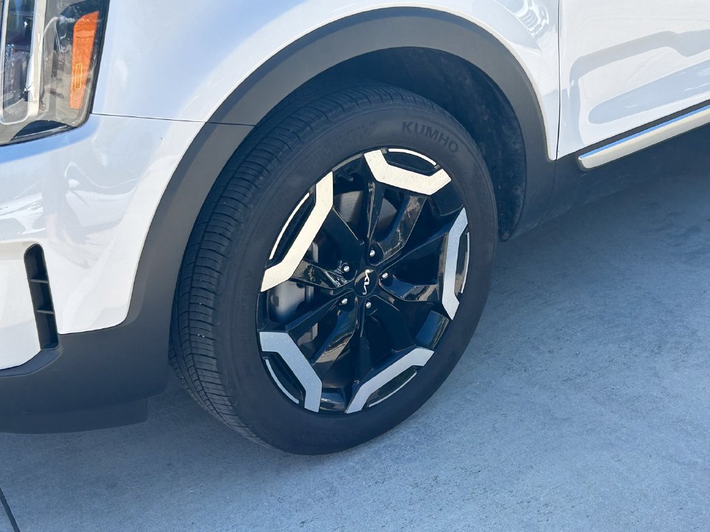 Used 2025 Kia Telluride S FWD image 9