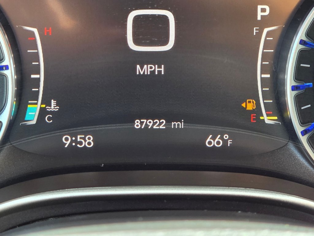 Used 2022 Chrysler Pacifica Touring-L FWD image 7