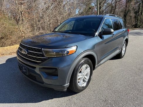 Used 2023 Ford Explorer XLT image 2