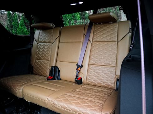 Used 2022 Cadillac Escalade Premium Luxury image 9