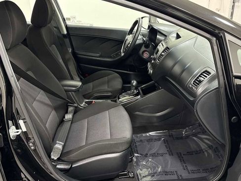 Used 2017 Kia Forte LX image 29
