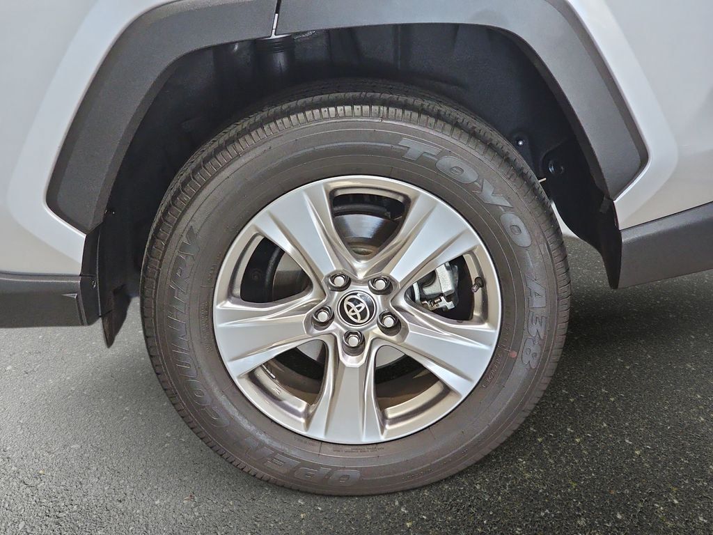 Used 2025 Toyota RAV4 XLE AWD/4WD image 34