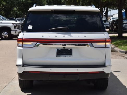 Used 2022 Lincoln Navigator Reserve AWD/4WD image 9
