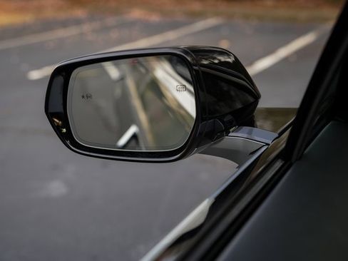 Used 2024 Cadillac Lyriq Luxury image 35