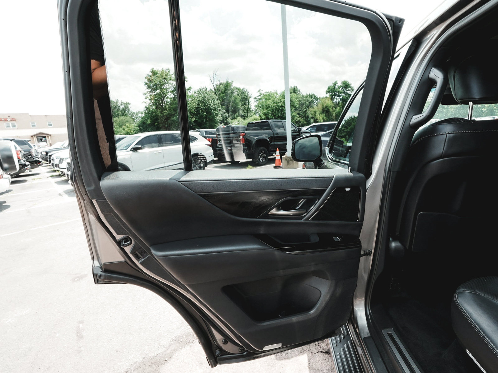 Used 2022 Lexus LX 600 4WD w/ Appearance Package image 10