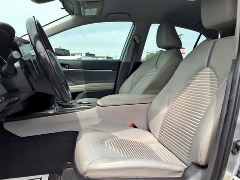 Used 2022 Toyota Camry SE image 13