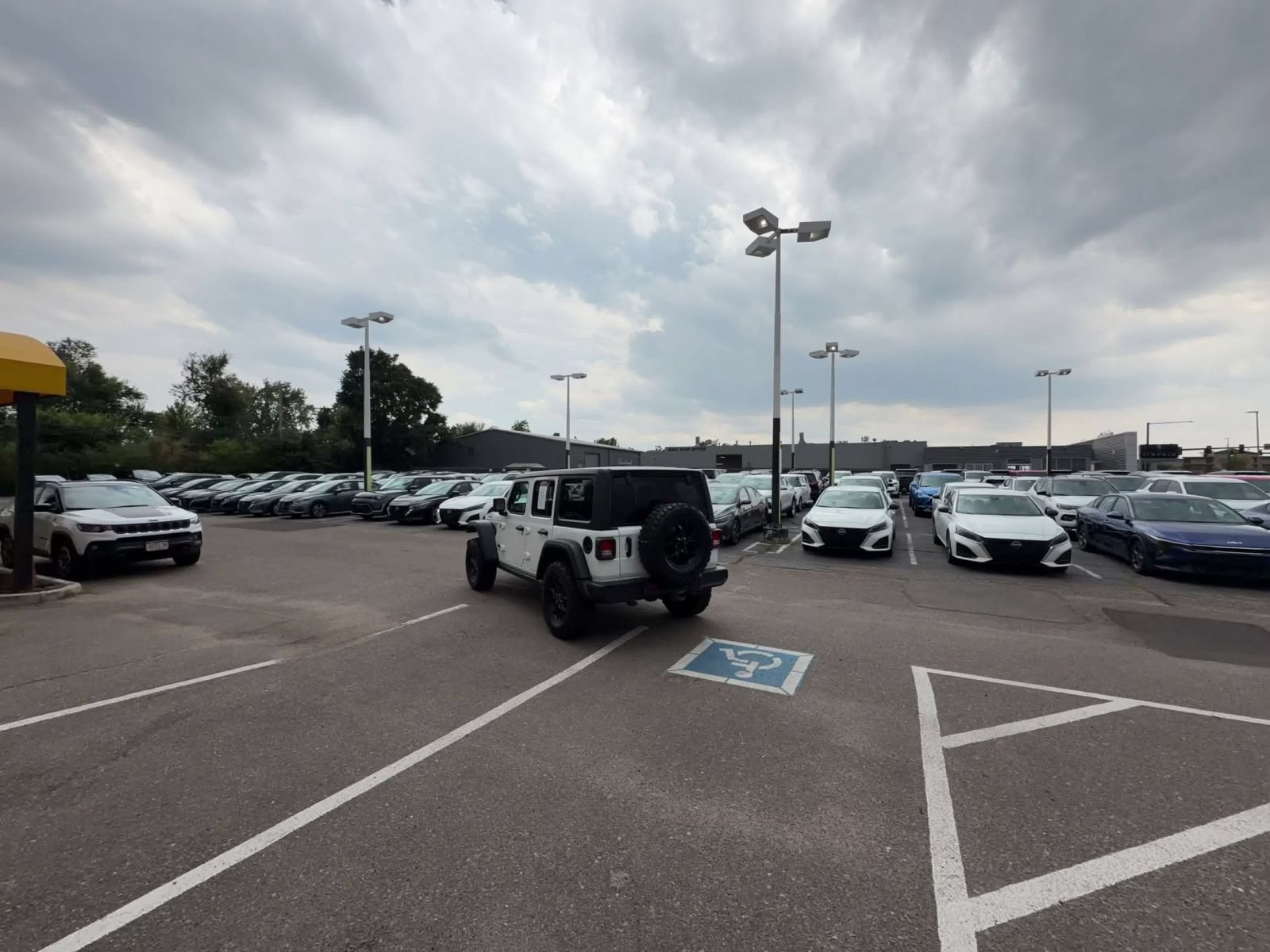 Used 2025 Jeep Wrangler Unlimited Sport AWD/4WD image 14