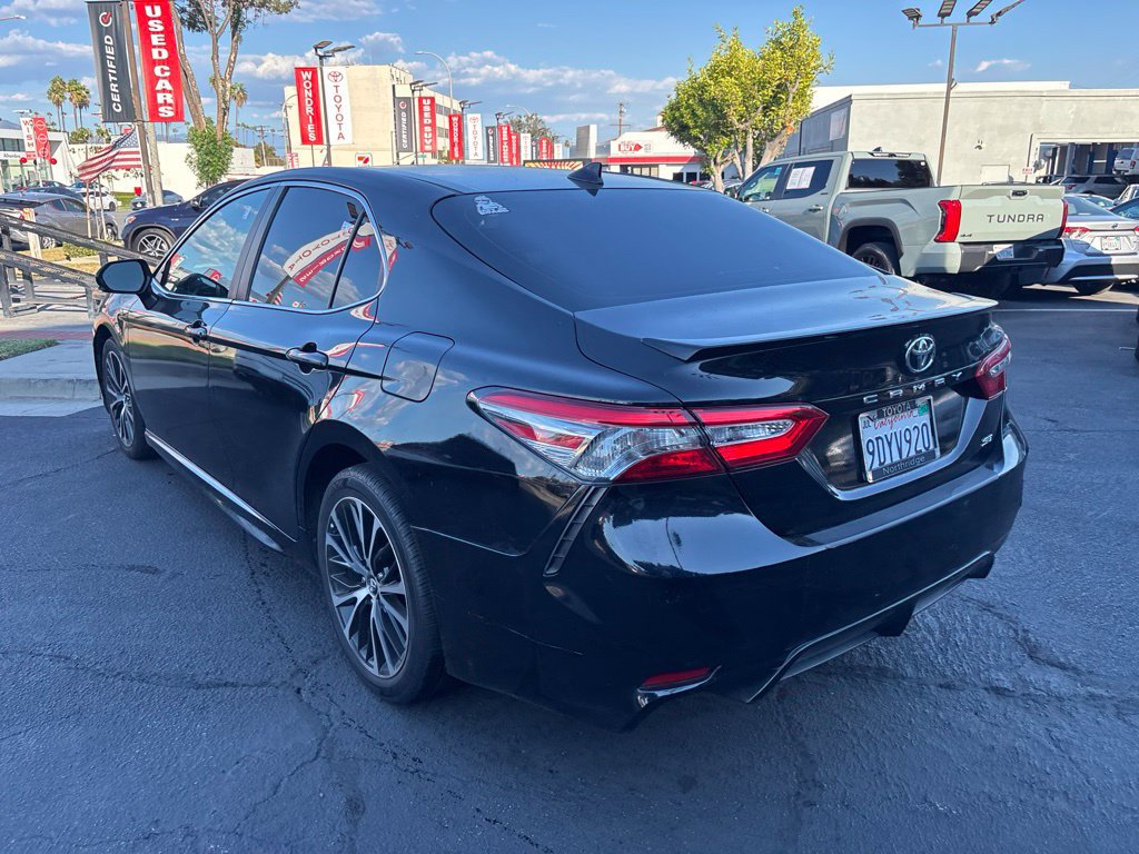 Used 2019 Toyota Camry SE w/ Convenience Package FWD image 6