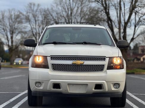 Used 2013 Chevrolet Avalanche LTZ image 11