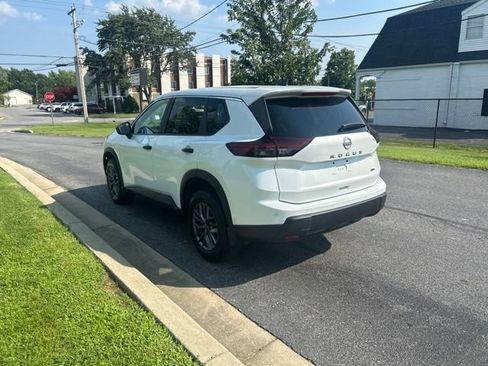 Used 2024 Nissan Rogue S AWD/4WD image 14