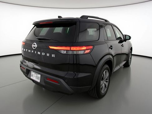 Used 2025 Nissan Pathfinder SV image 9
